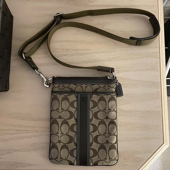 Coach crossbody - Picture 1 of 9